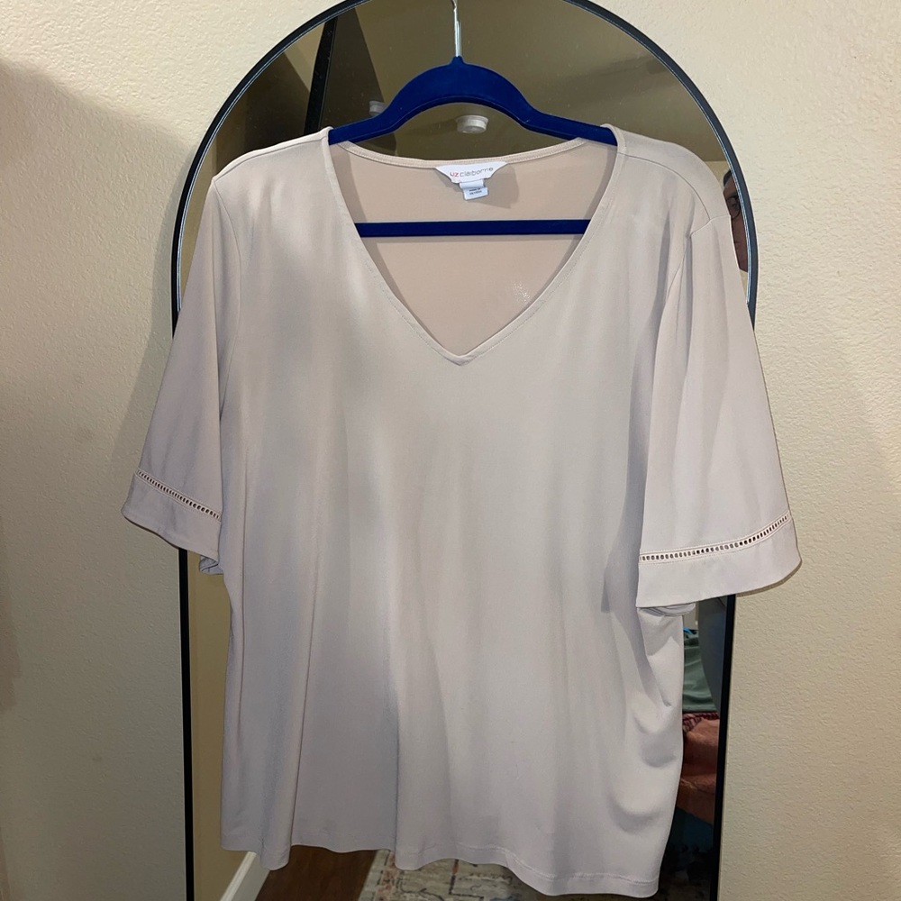 Liz Claiborne Beige V-Neck Short Sleeve Top